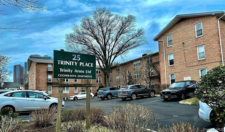25 Trinity Place #2k