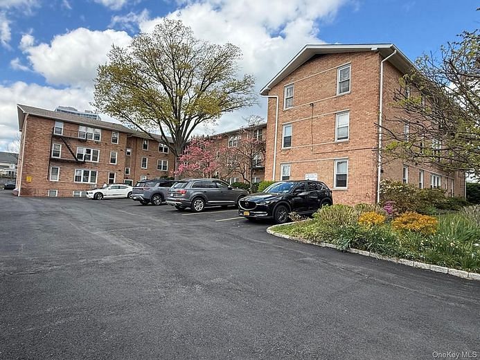 25 Trinity Place #3M