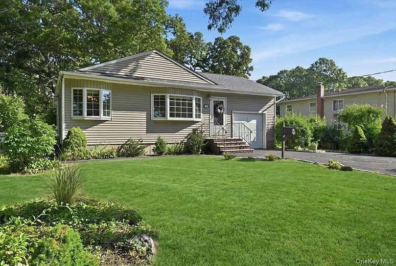 25 W Oakdale Street