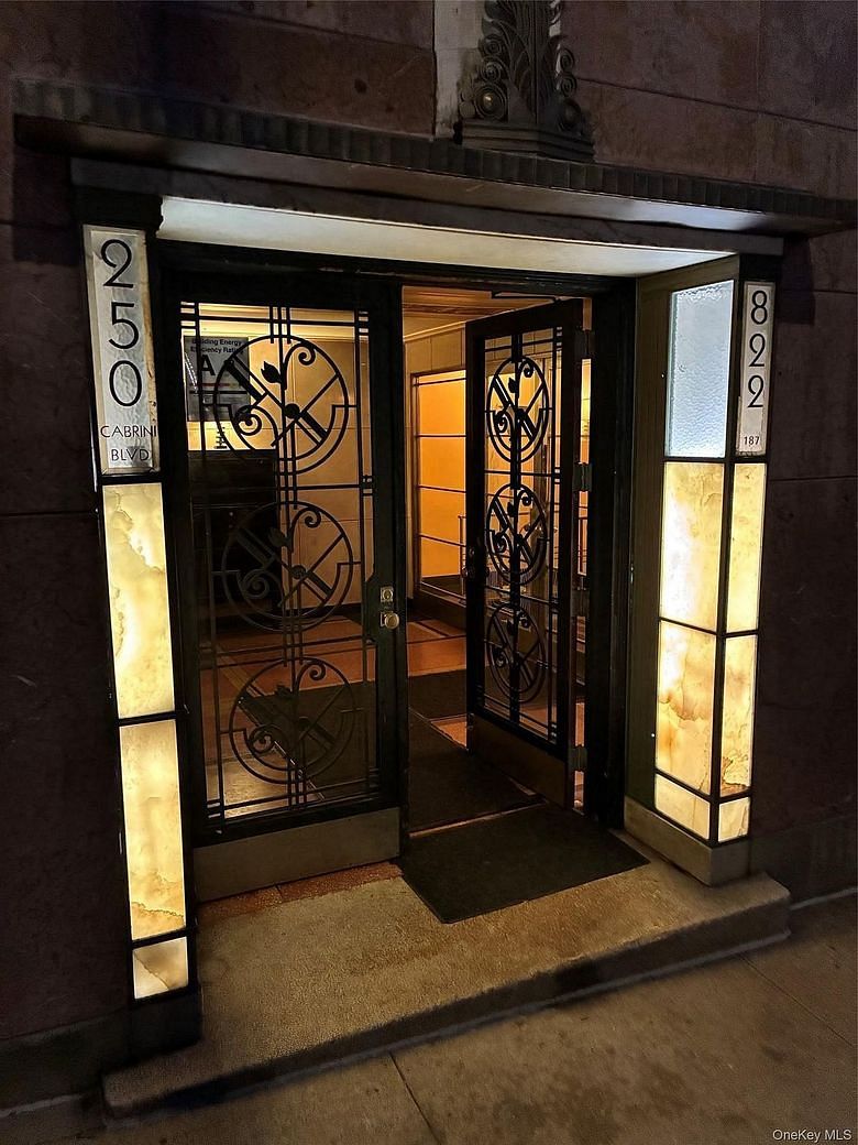 250 Cabrini Boulevard #4A