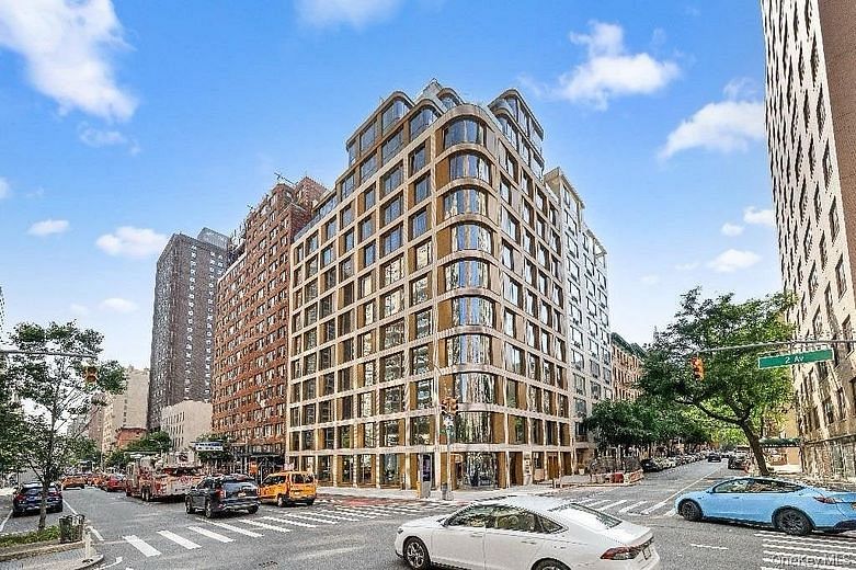 250 E 25th Street #9D