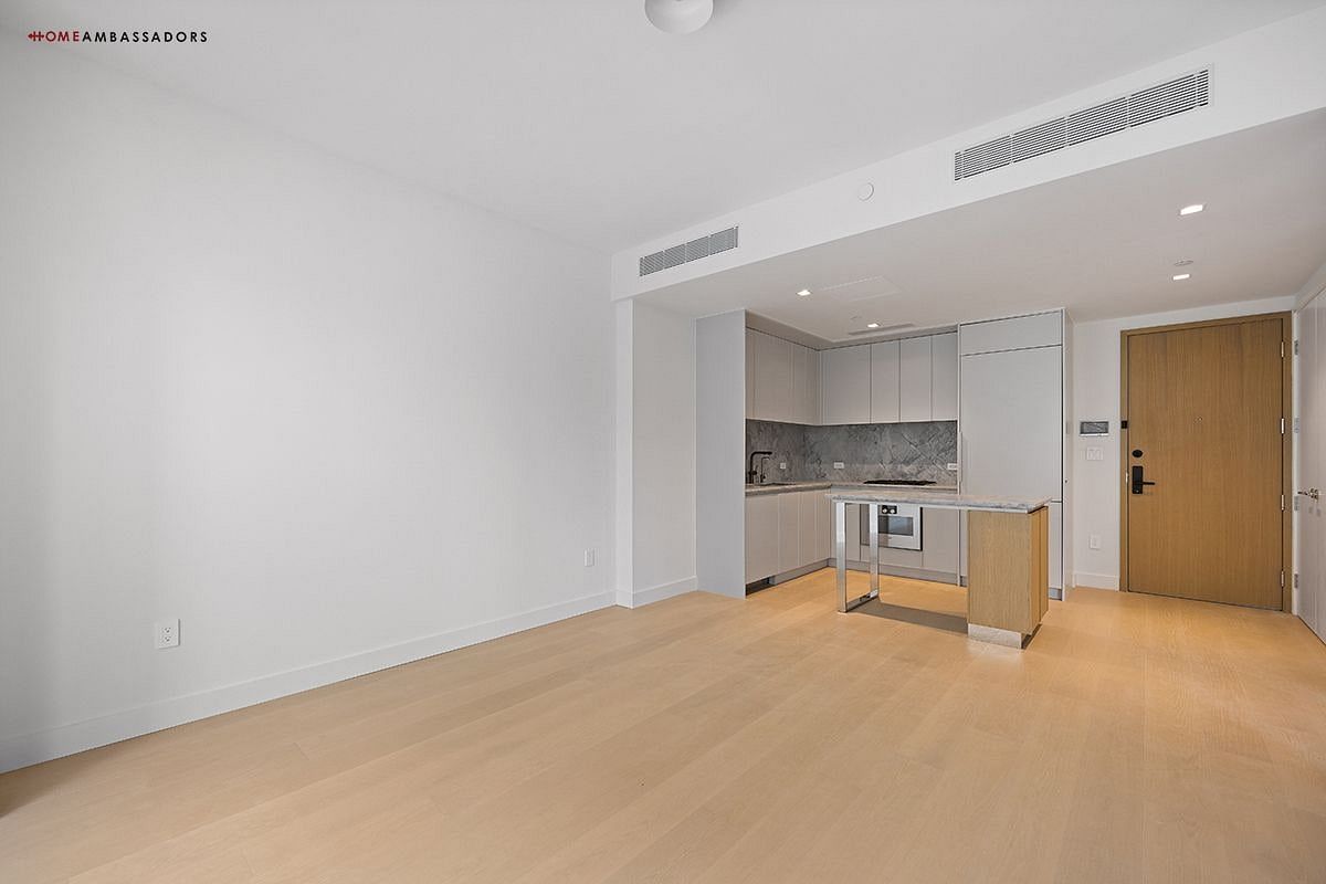 Image 1 of 14 for 250 East 25th Street #5B in Manhattan, NY, 10010
