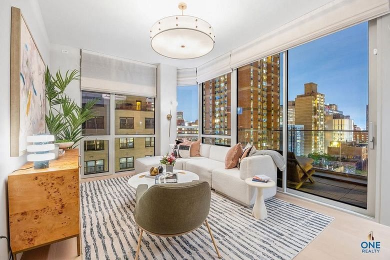 250 East 25th Street #PHB