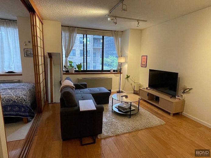 250 East 40th Street #4D