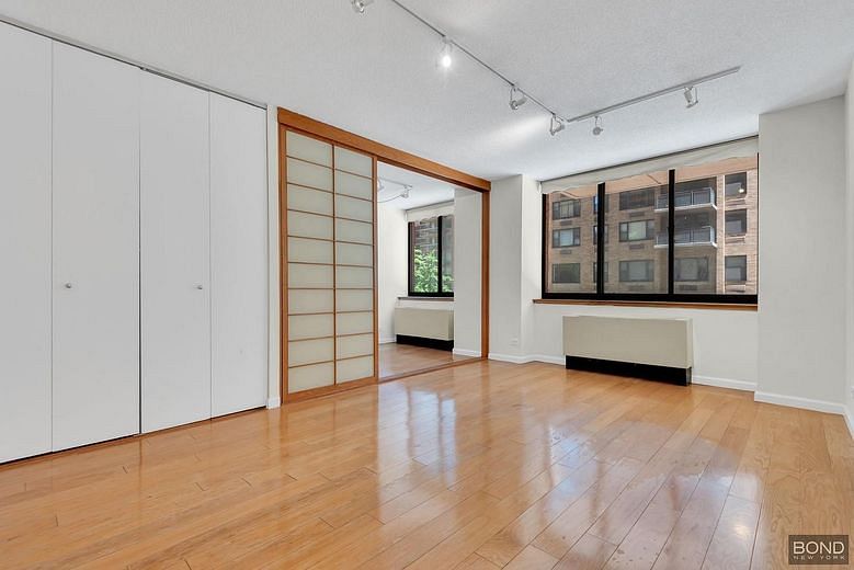 250 East 40th Street #4D