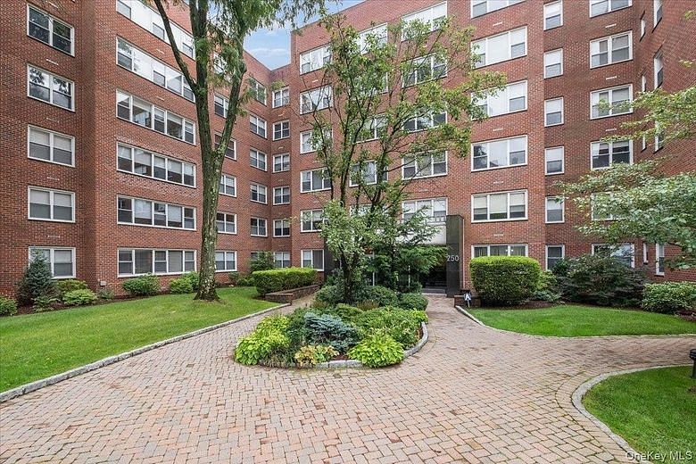 250 Garth Road #2E3