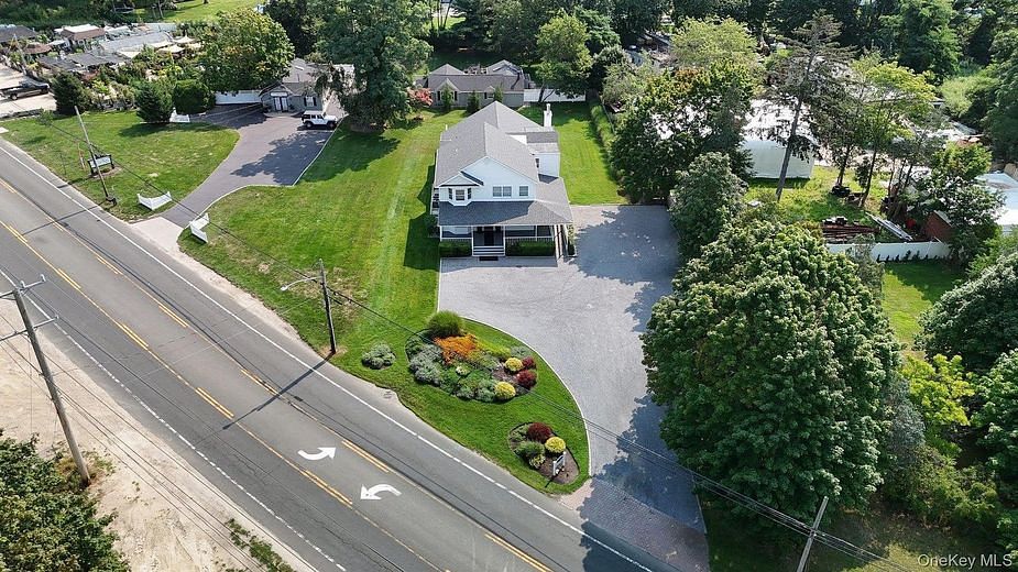 250 Montauk Highway