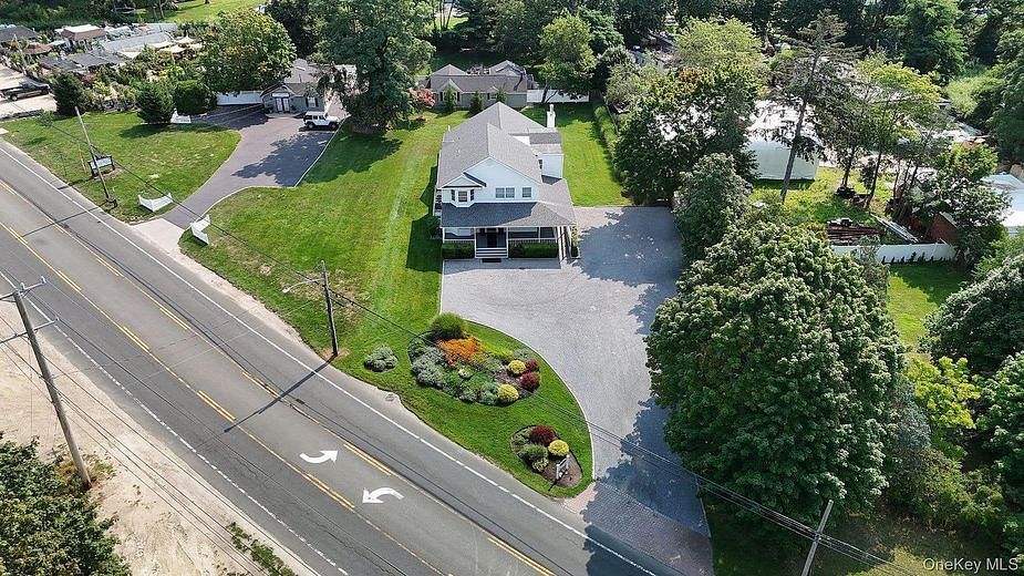 250 Montauk Highway