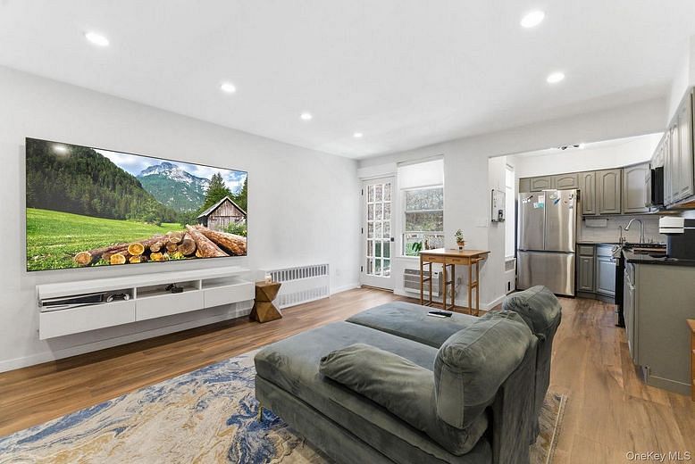 250 N Broadway #5B