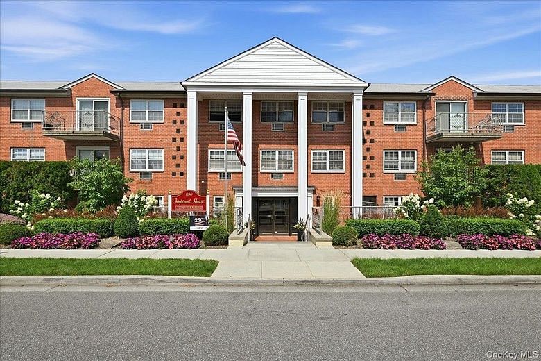 250 N Village Avenue #B2
