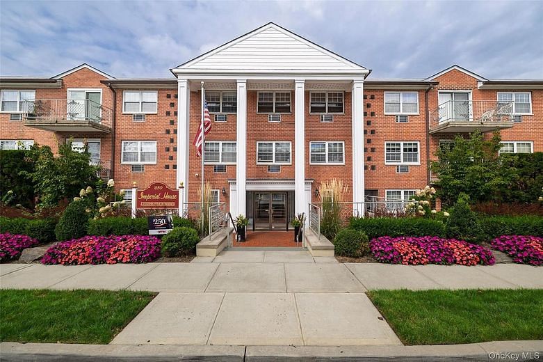 250 N Village Avenue #C22