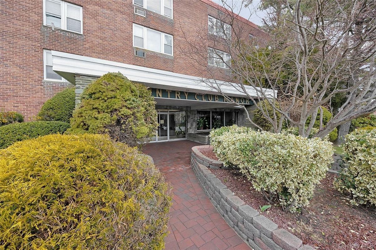 Image 1 of 23 for 250 W Merrick Road #1F in Long Island, Freeport, NY, 11520