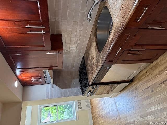 250 W Merrick Road #2R