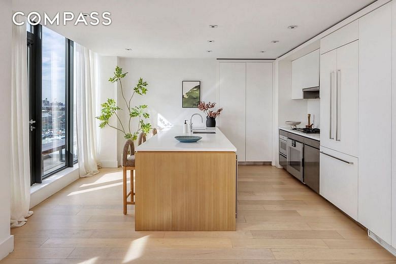 251 1st Street #PH8D