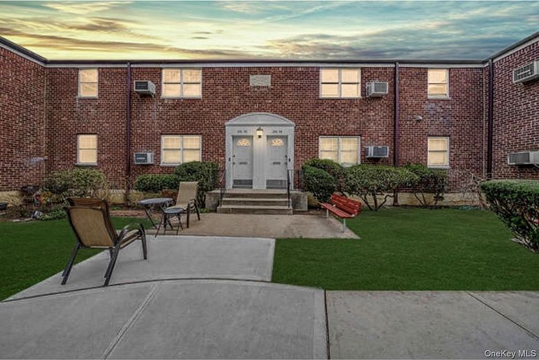 251-54 61 Avenue Avenue #1162