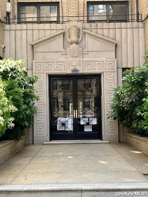 251 Seaman Avenue #1C