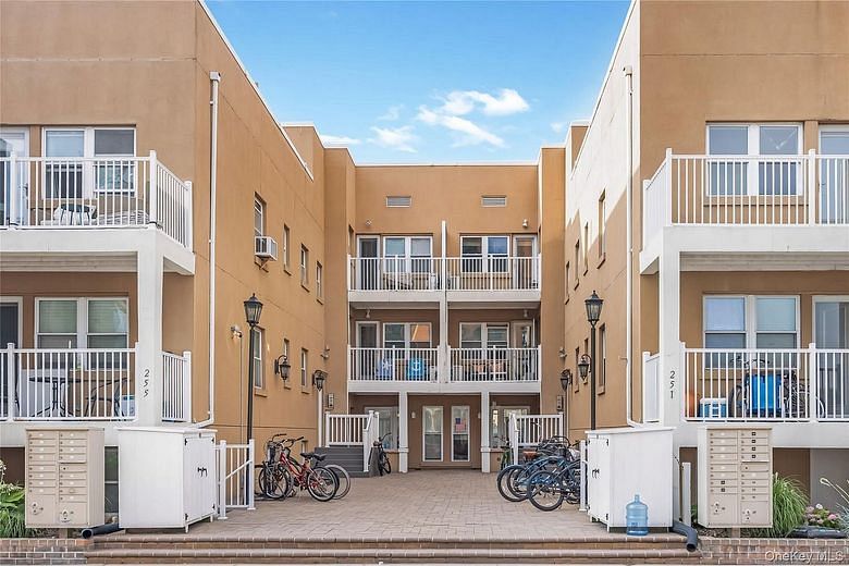 251 W Broadway #306