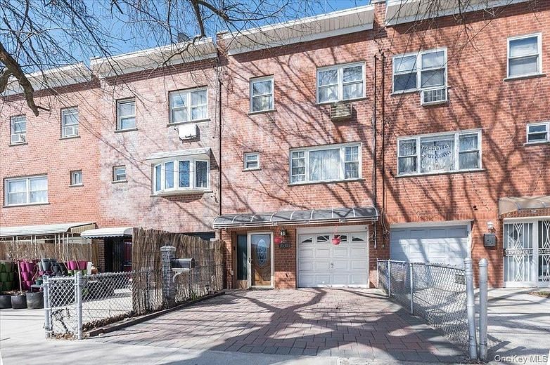 2515 Eastchester Road