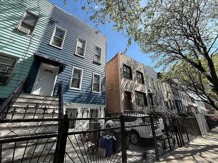 252 Woodbine Street