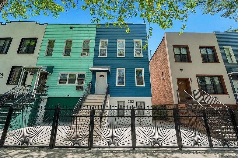252 Woodbine Street