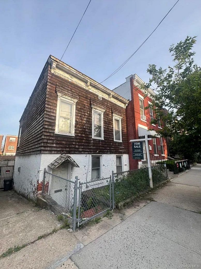 2521 46th Street