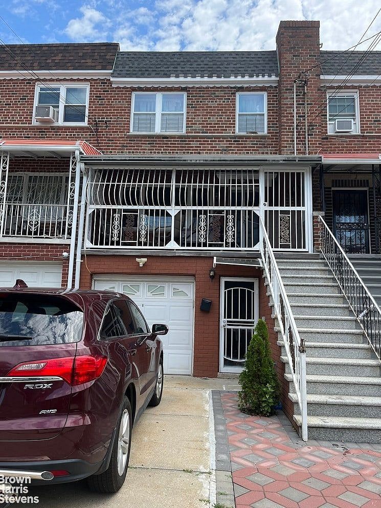 2524 Radcliff Avenue