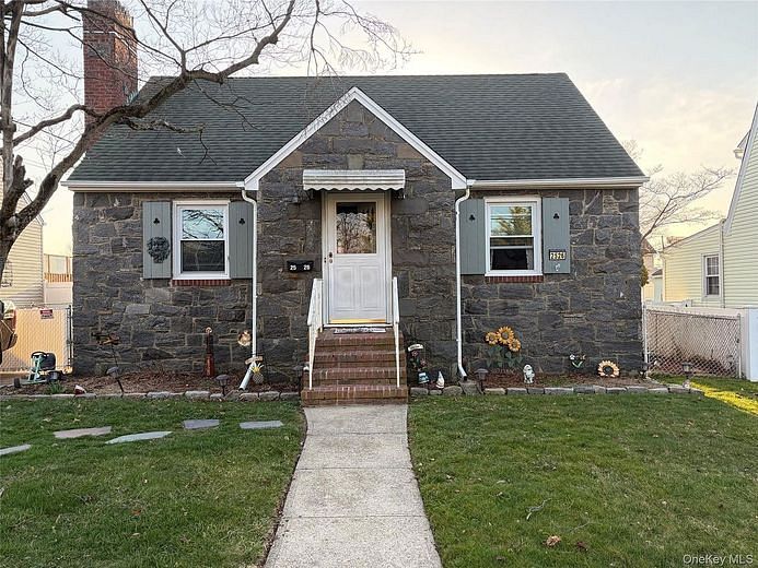 2526 S Saint Marks Avenue