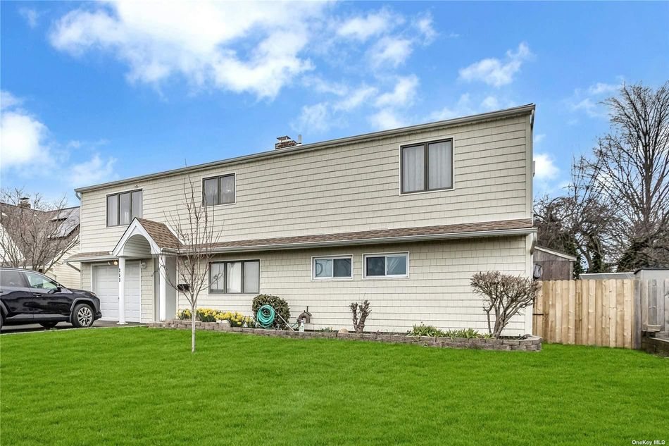 Image 1 of 25 for 253 Sprucewood Drive in Long Island, Levittown, NY, 11756