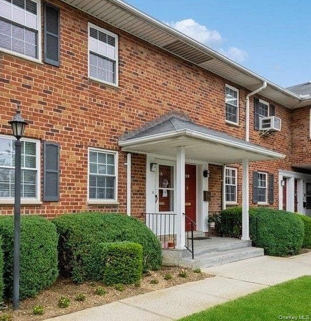 2549 Jerusalem Avenue #2R