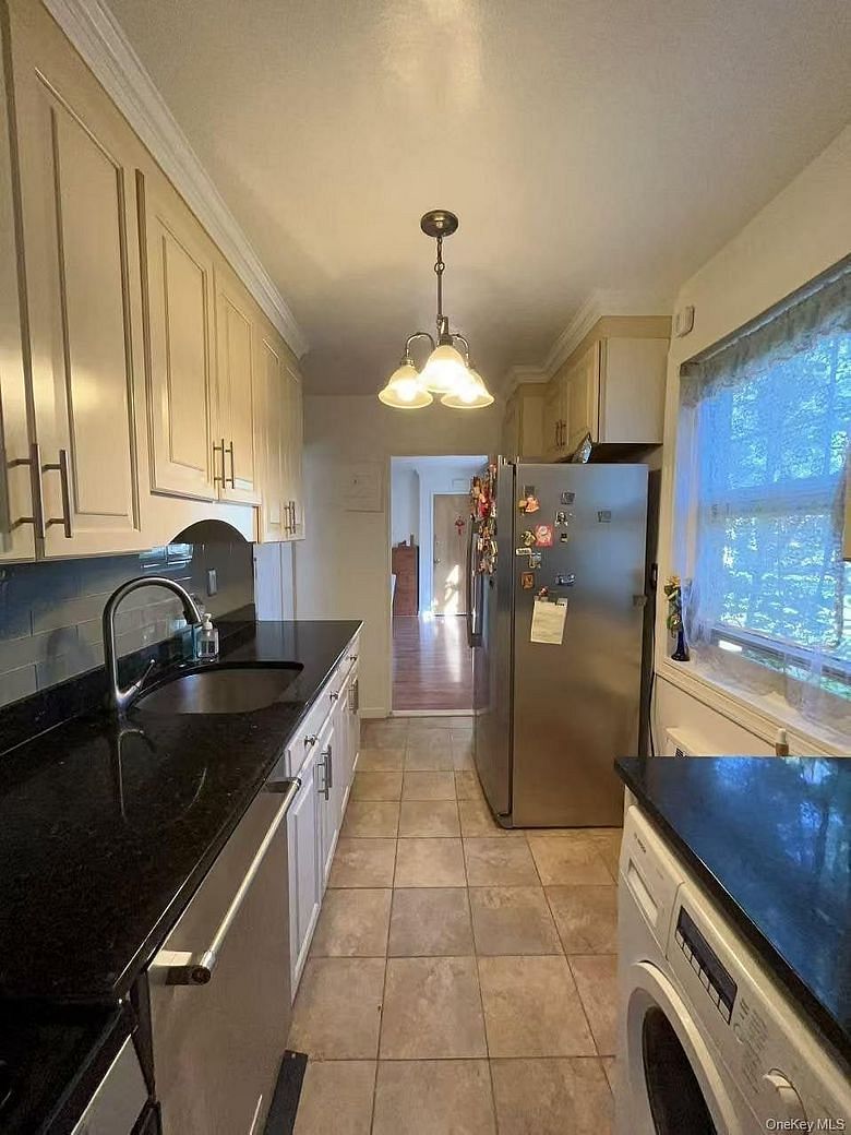 255-10 61st Avenue #907