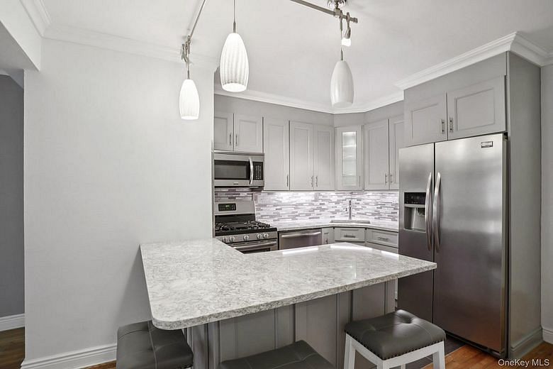 255 Bronx River Road #8J