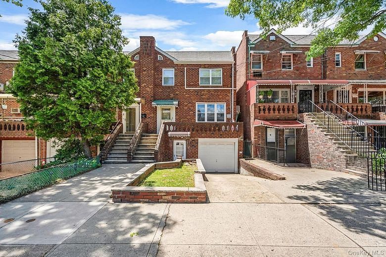 2550 E 11th Street