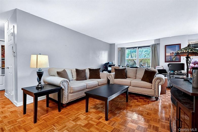 2550 Olinville Avenue #2H