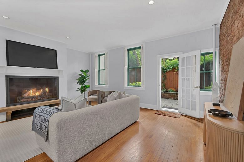 256 West 21st Street #G1