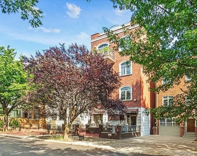 2569 38th Street #1R
