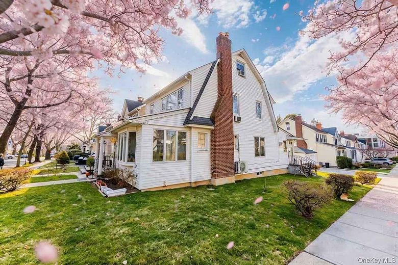 257-17 Pembroke Avenue