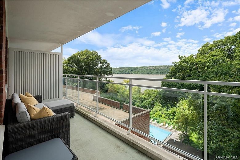 2575 Palisade Avenue #3J