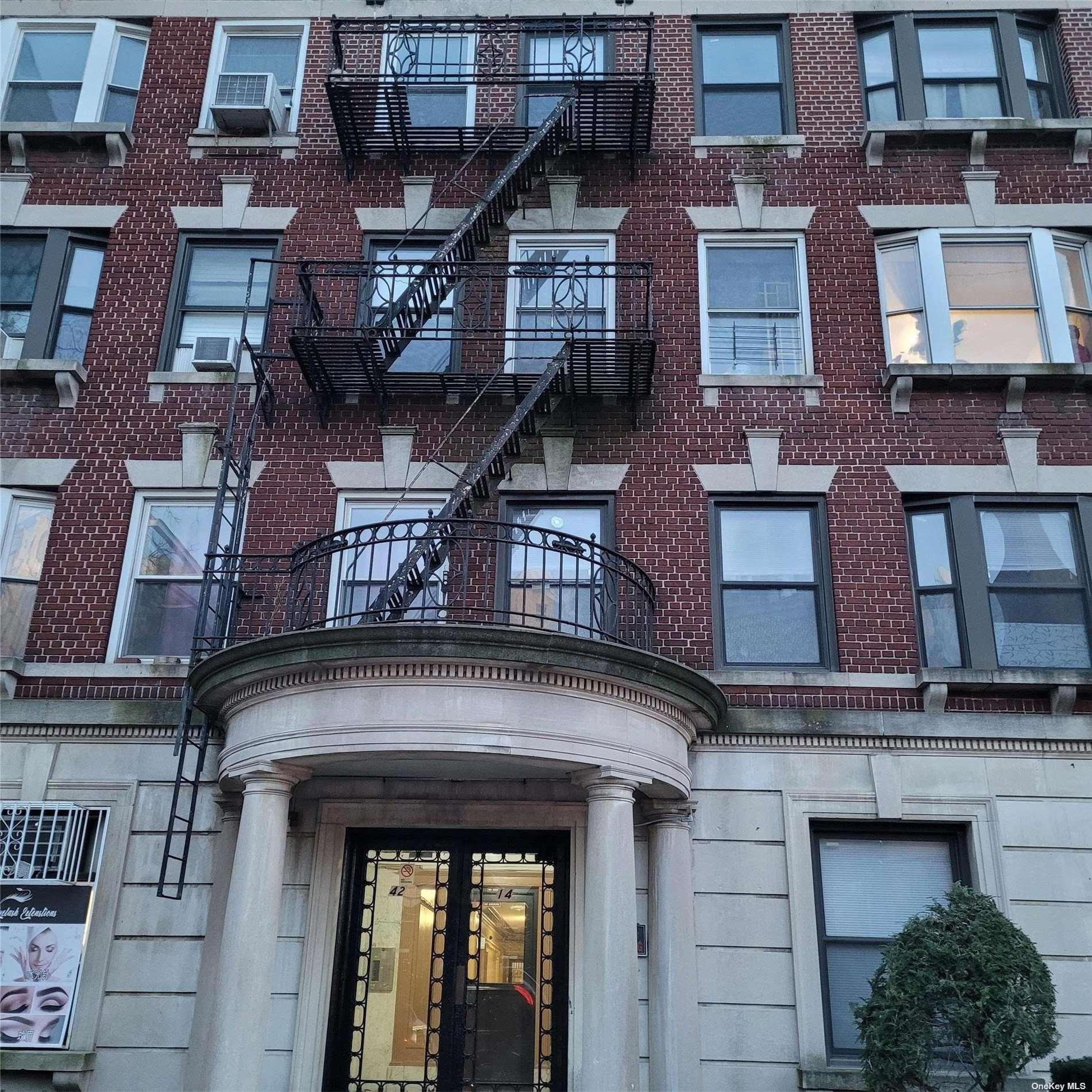 42-14 Union Street #3E in Queens, Flushing, NY 11355