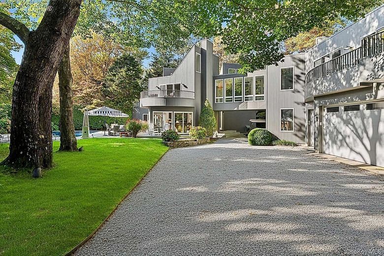 2587 Deerfield Road