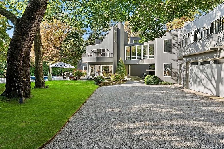 2587 Deerfield Road