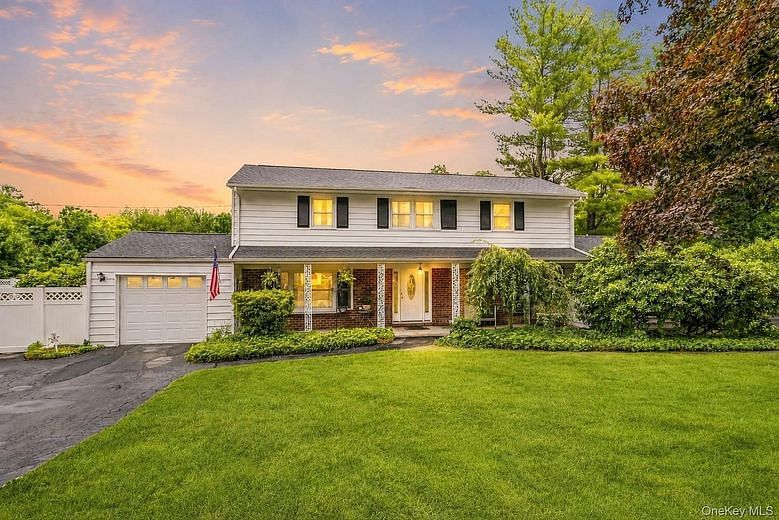 2590 Darnley Place