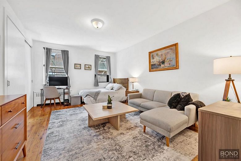 26 Bedford Street #2B