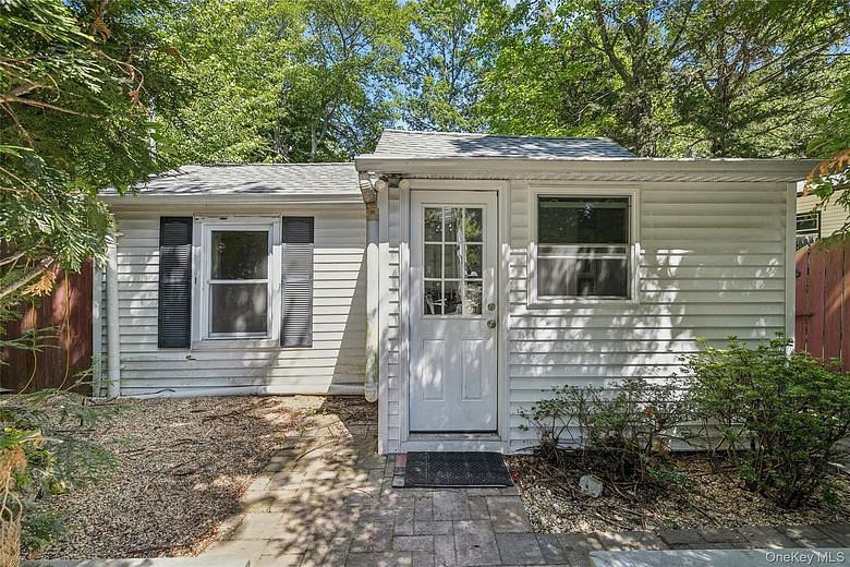 26 Flanders Boulevard
