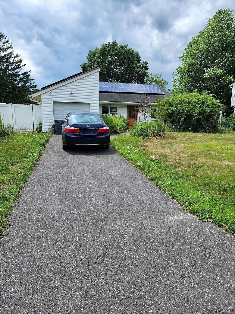 26 Narragansett Avenue