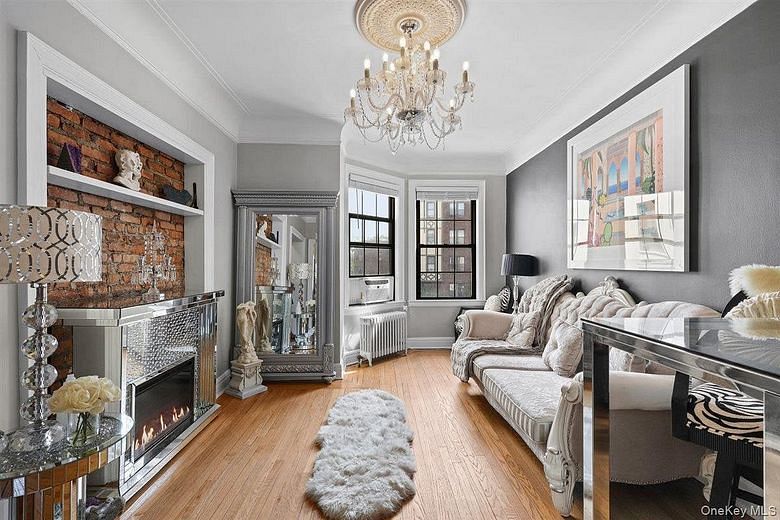 26 Pondfield Road W #3C