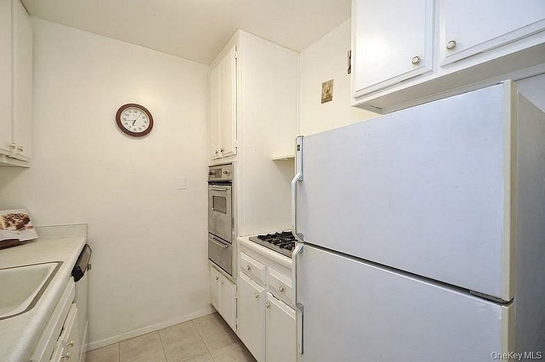 260 Garth Road #4A5