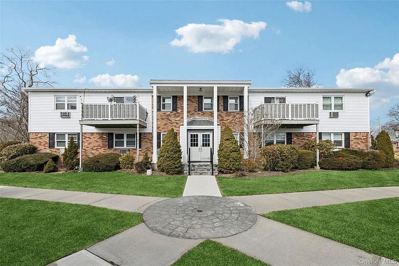 260 Waverly Avenue #11