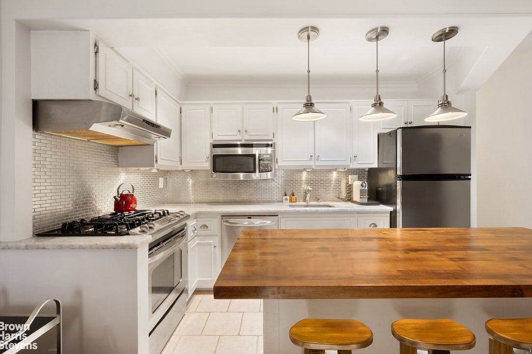 Image 1 of 7 for 260 West 10th Street #2E in Manhattan, New York, NY, 10014