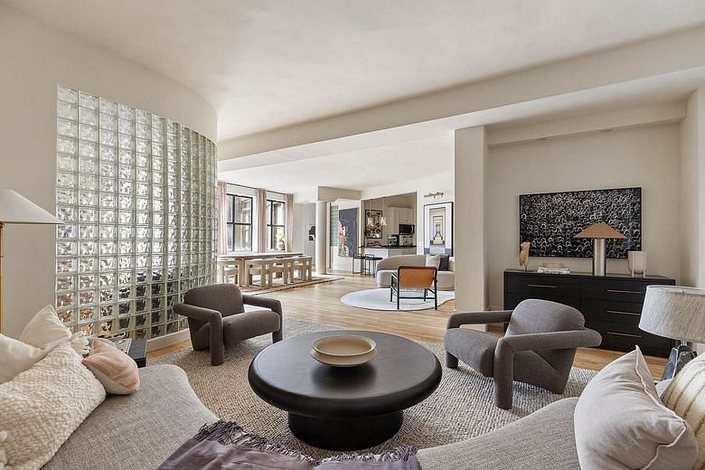 260 West Broadway #4C