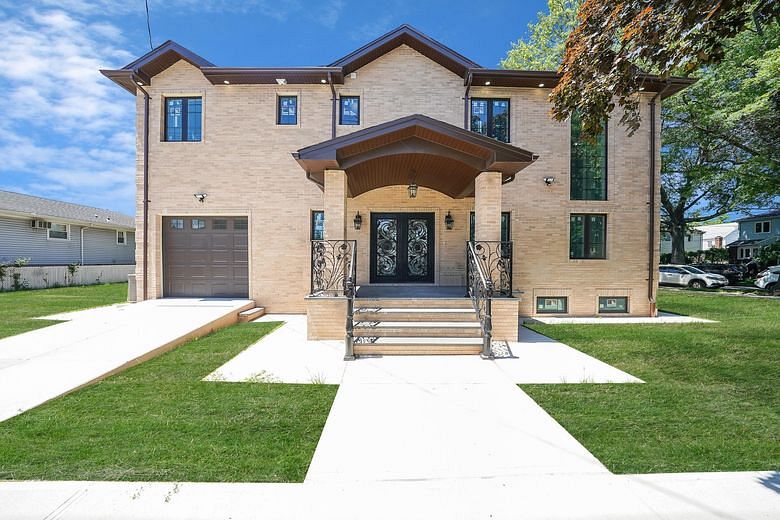 261-16 E Williston Avenue